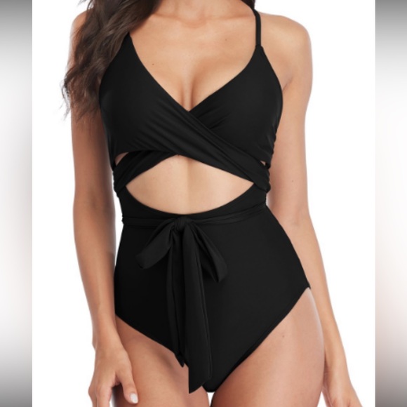 ⭐️ NWT - Black Womans Medium One Piece Swimsuit with cut-out Design - Picture 1 of 4